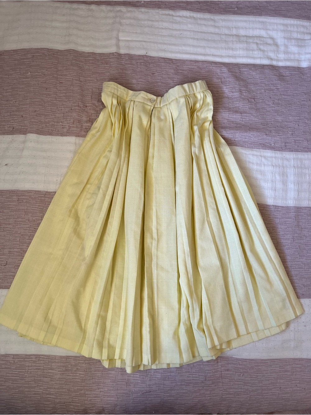 Authentic Vintage Joyce Sportswear Yellow Pleated Knee-Length Skirt Size 17-18 - Picture 3 of 9